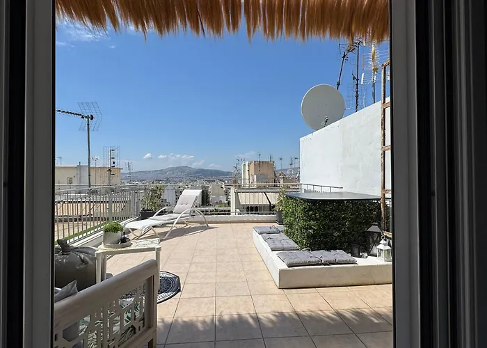 Small Oasis-Über den Dächern von Athen